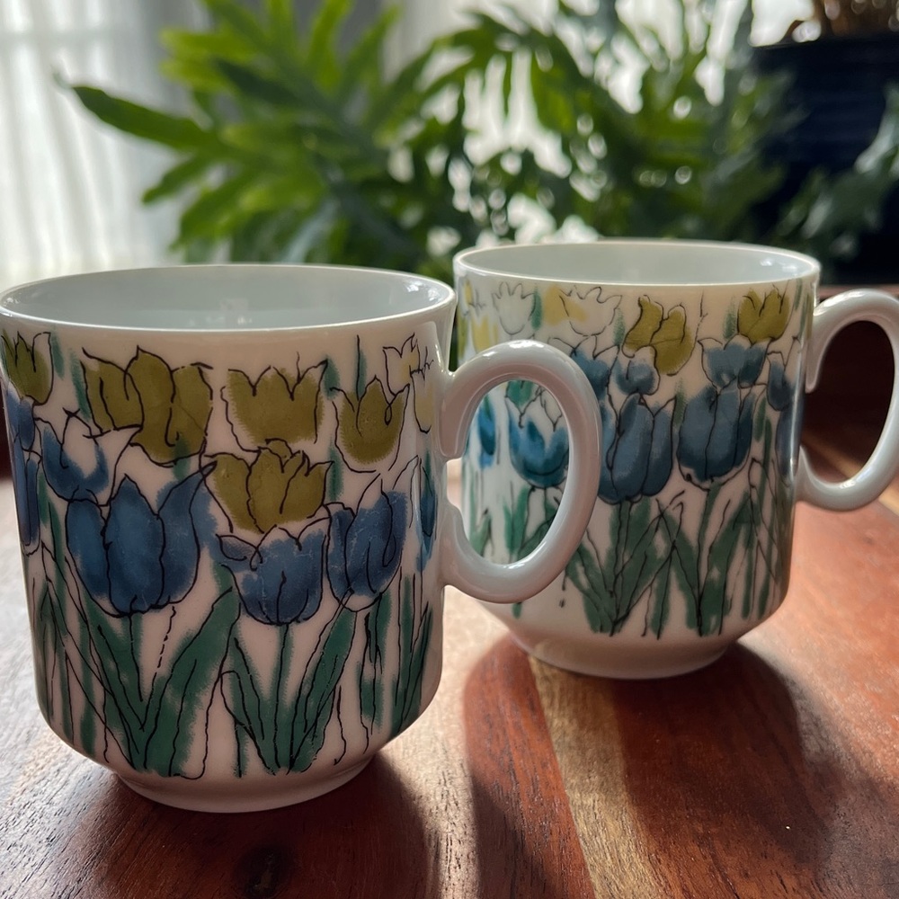 2 VINTAGE AMCREST VERNE COFFEE CUPS - Picture 8 of 8
